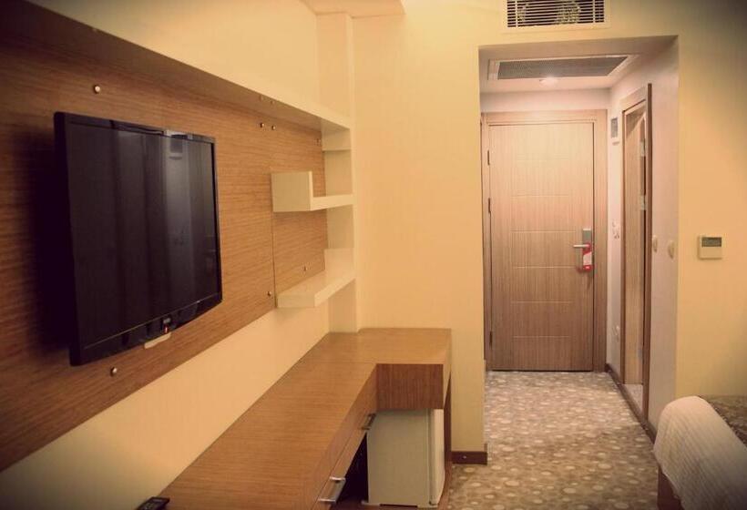 اتاق استاندارد سه نفره, Cebeciler