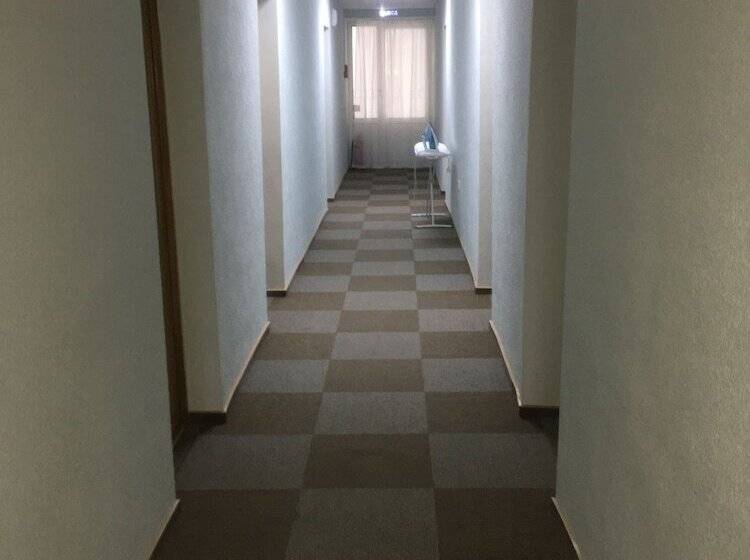 חדר מוזל מקלחת משותפת, Deryabin