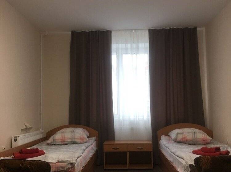 חדר מוזל מקלחת משותפת, Deryabin