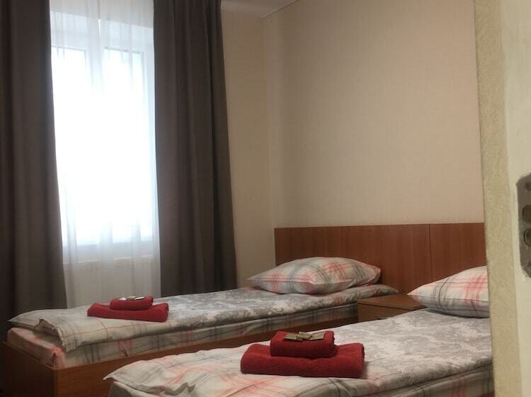 חדר מוזל מקלחת משותפת, Deryabin