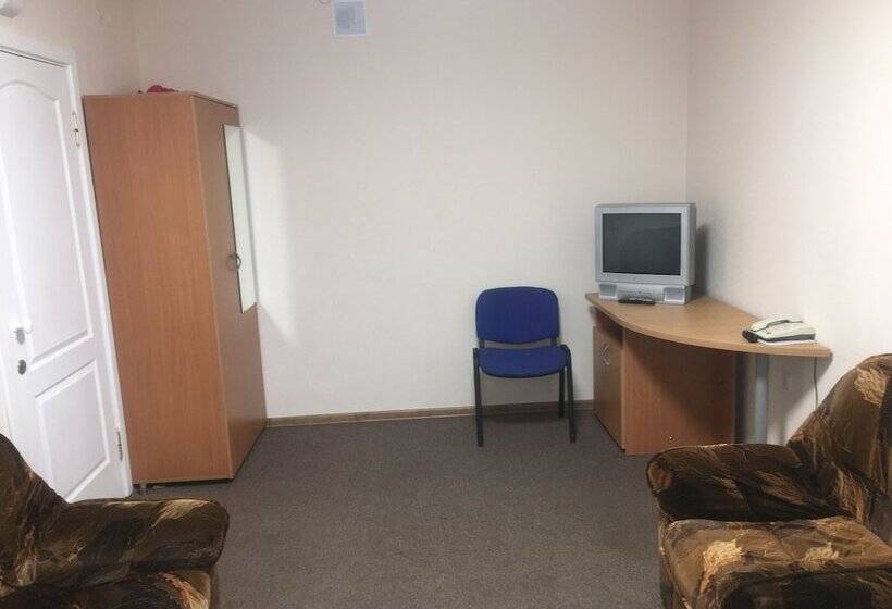 חדר מוזל מקלחת משותפת, Deryabin