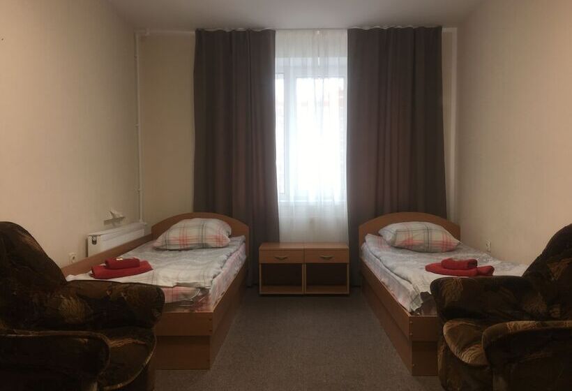 חדר מוזל מקלחת משותפת, Deryabin