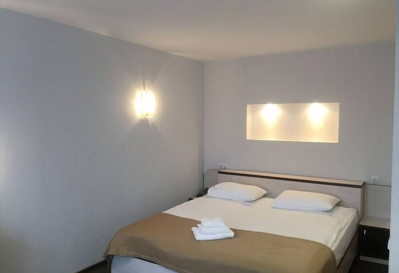 חדר סטודיו סטנדרד, Deryabin