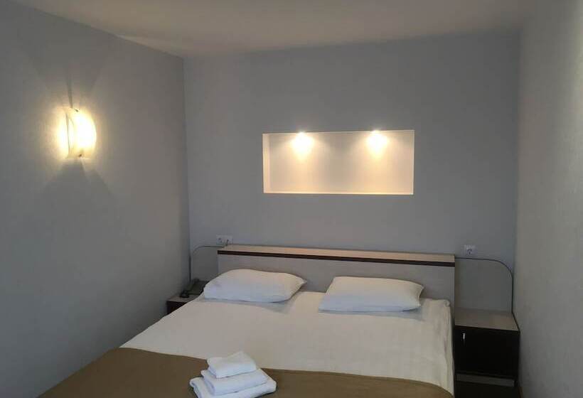 חדר סטודיו סטנדרד, Deryabin