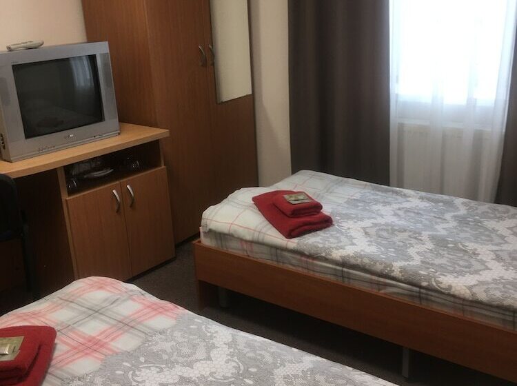 חדר מוזל מקלחת משותפת, Deryabin