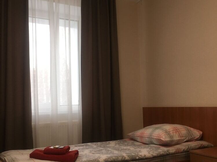 חדר מוזל מקלחת משותפת, Deryabin