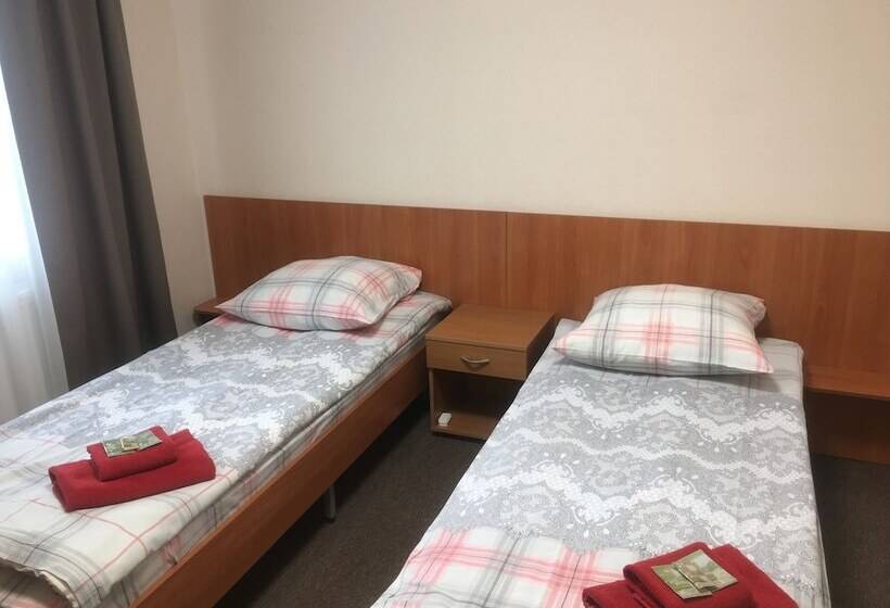 חדר מוזל מקלחת משותפת, Deryabin