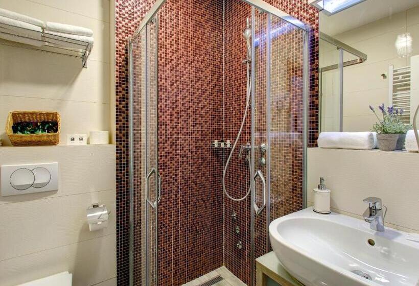 اتاق استاندارد سه تخته با بالکن, Eden