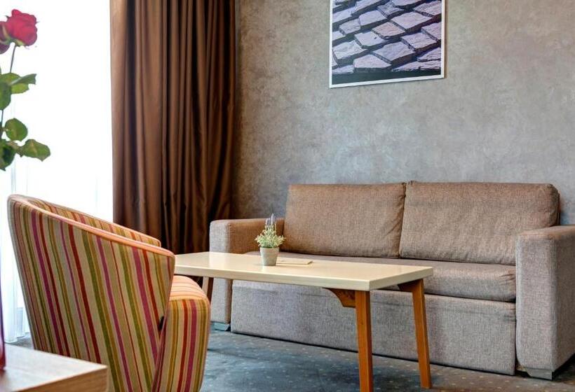 سوئیت با بالکن, Eden