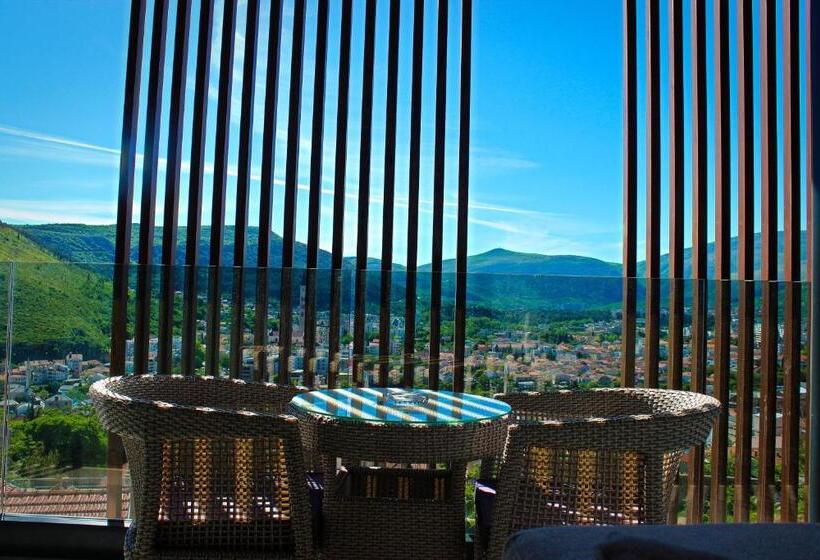 سوئیت با بالکن, Eden