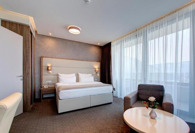 سوئیت با بالکن, Eden