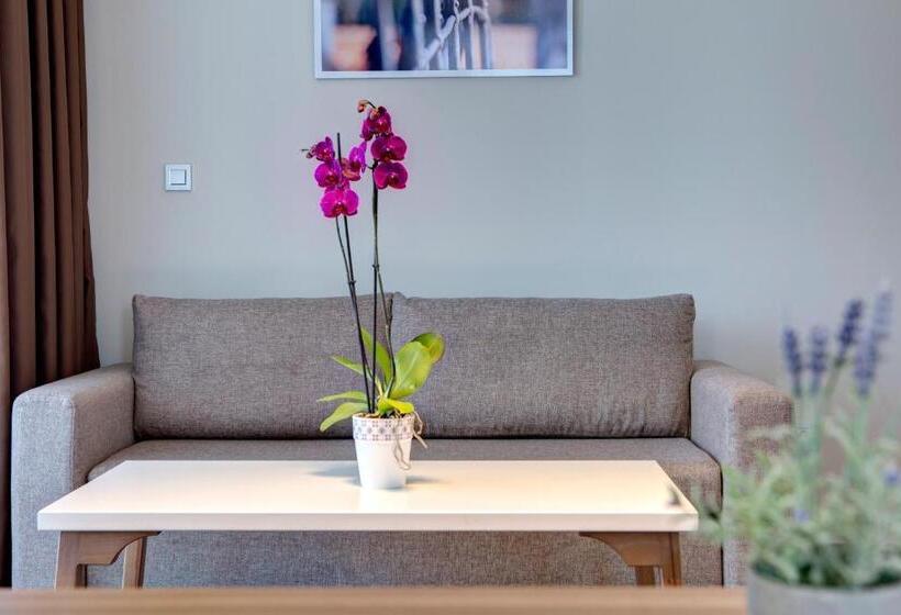 سوئیت با بالکن, Eden