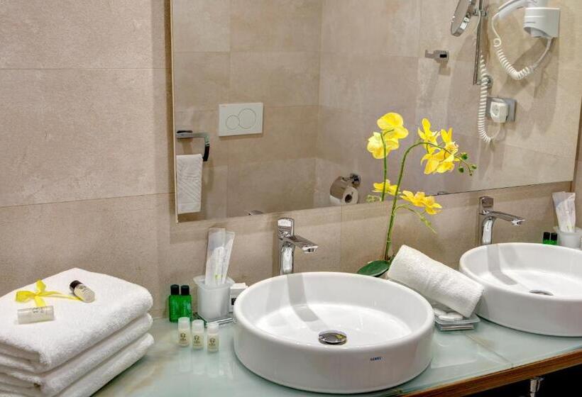 سوئیت با بالکن, Eden