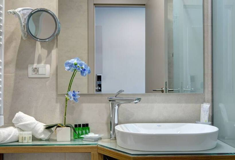 اتاق لوکس با بالکن, Eden