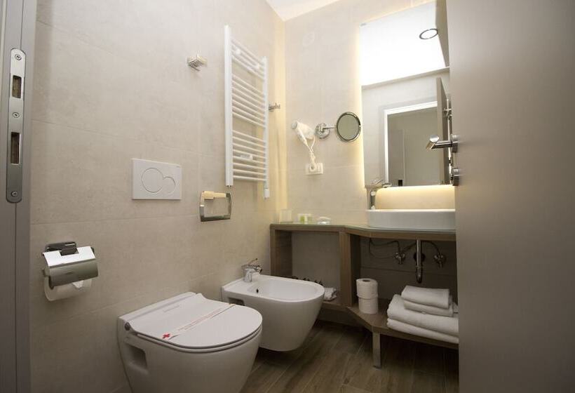 اتاق لوکس با بالکن, Eden