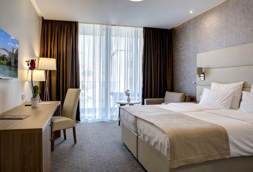 اتاق لوکس با بالکن, Eden