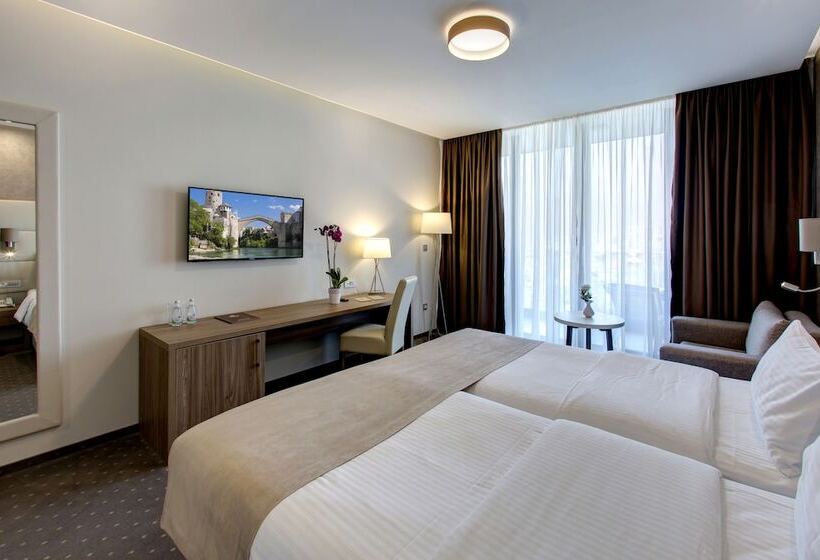 اتاق لوکس با بالکن, Eden