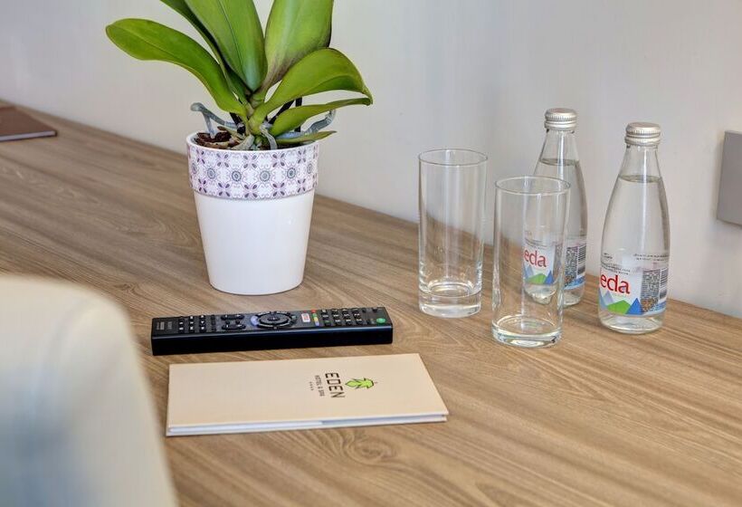 اتاق لوکس با بالکن, Eden