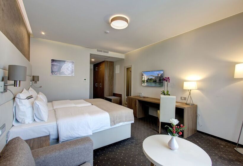 اتاق لوکس با بالکن, Eden