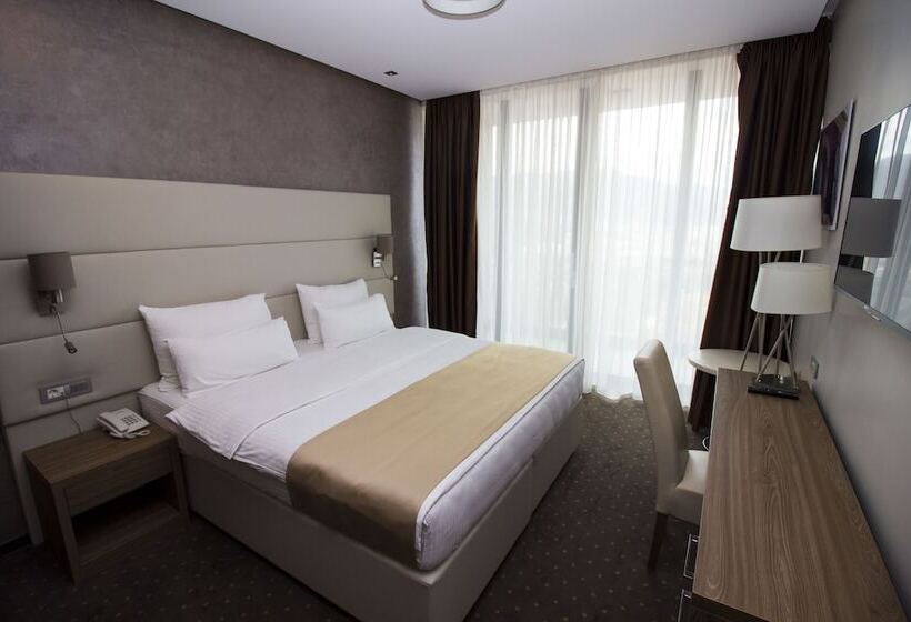 اتاق لوکس با بالکن, Eden