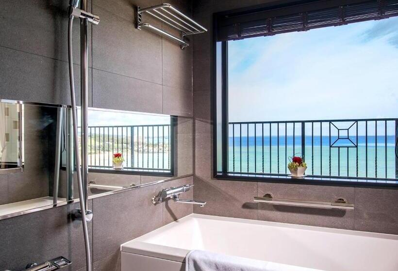 اتاق استاندارد با چشم‌انداز دریا, Monterey Okinawa Spa & Resort