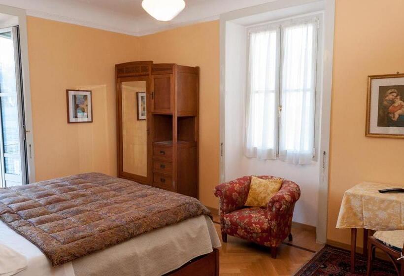 Superior room with lake view, Olivedo