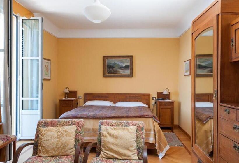 Superior room with lake view, Olivedo