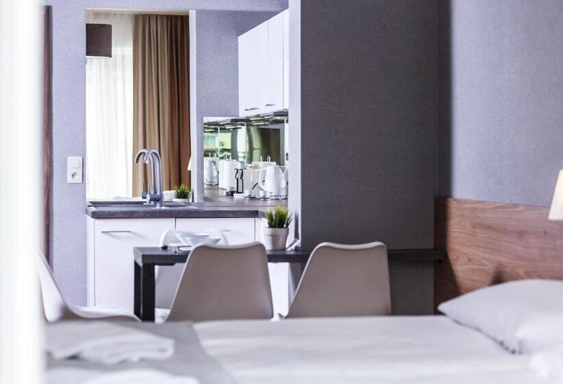 スタンダードスタジオ, Ośrodek Wypoczynkowy Alcest