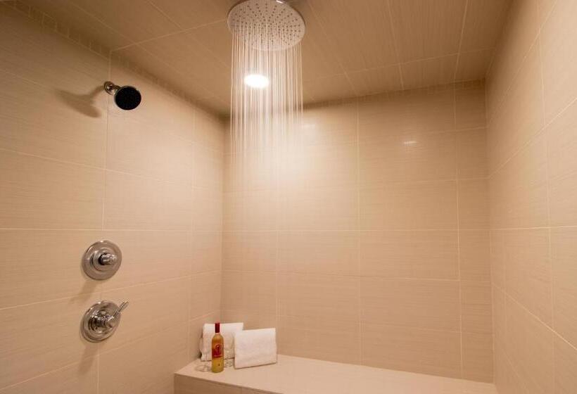 جناح مزود بجاكوزى, The Kanata By Bcminns Blairmore