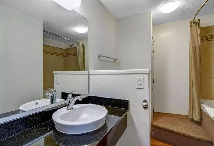 キングサイズベッドのスタンダードルーム, Motel 6charles Town, Wv