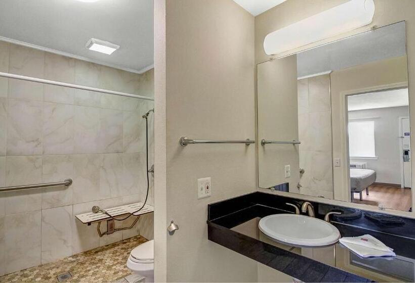 장애인을 위한 킹사이즈 침대 스탠다드 룸, Motel 6charles Town, Wv