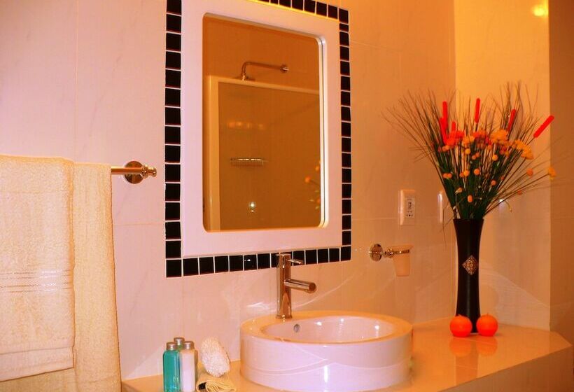 Апартаменты 2 Спальни с Балконом, Palm Valley Inn And Day Spa