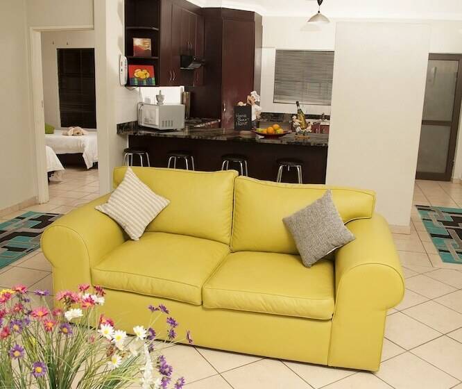 شقة غرفتين نوم مزودة بشُرفة, Palm Valley Inn And Day Spa