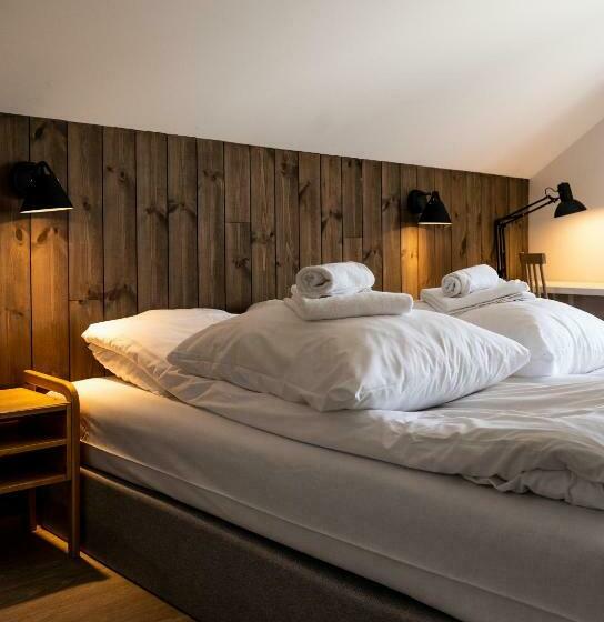 غرفة قياسية, Fugl Fønix