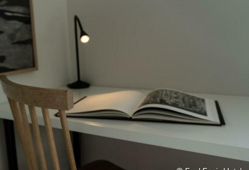 غرفة قياسية, Fugl Fønix