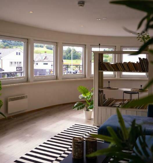 جناح ديلوكس, Fugl Fønix