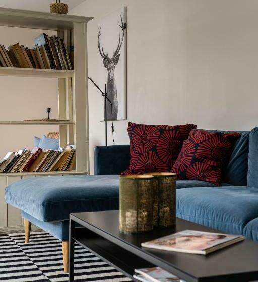 جناح ديلوكس, Fugl Fønix