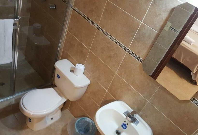 豪华家庭房间, Kevin