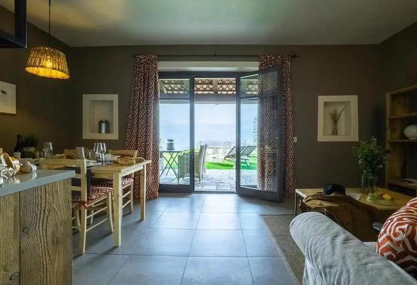 2 Bedrooms Apartment Lake View, La Darbia