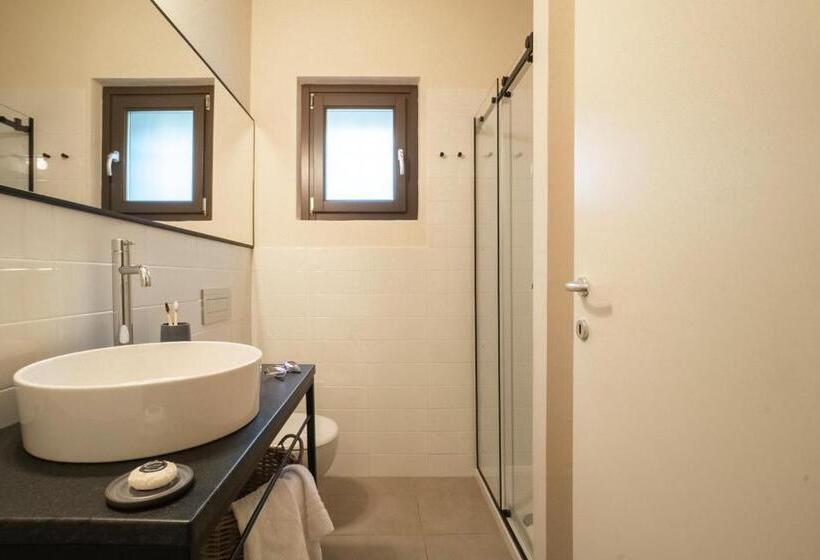 1 Bedroom Apartment Lake View, La Darbia