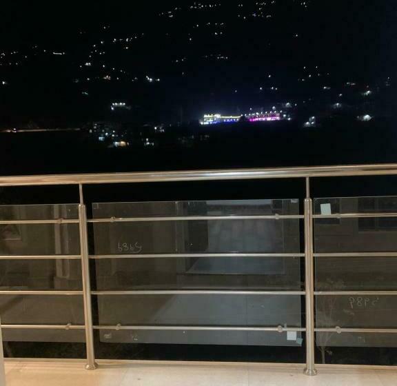 带阳台的豪华间, City Choice Inn