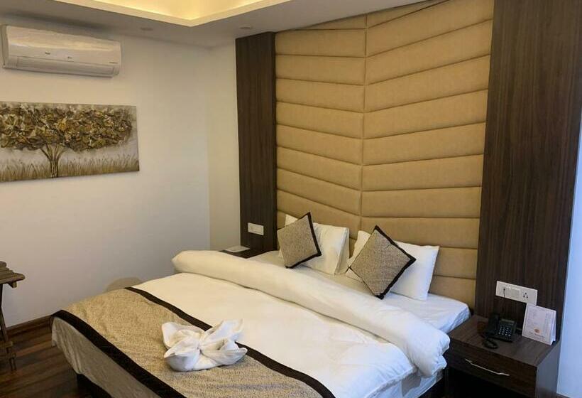 Номер Deluxe с Балконом, City Choice Inn