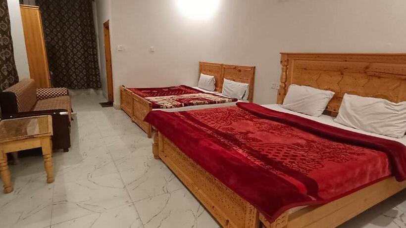 اتاق ساده سه‌ نفره, Pearl Continental Hotel Malam Jabba