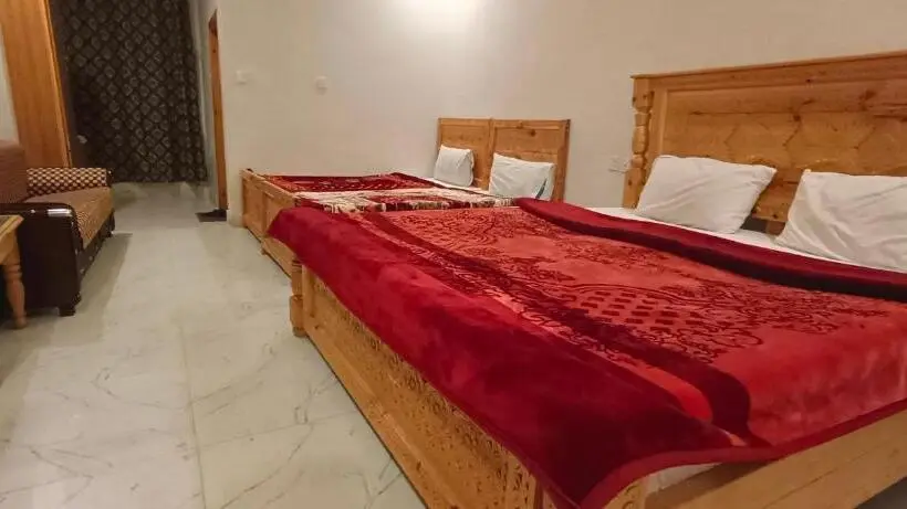 اتاق ساده سه‌ نفره, Pearl Continental Hotel Malam Jabba