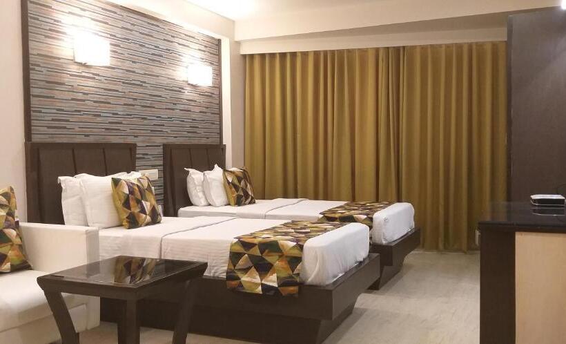 חדר דלוקס, Accolade