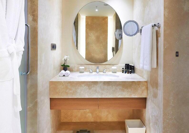 اتاق لوکس با تخت بزرگ, Divan Adana