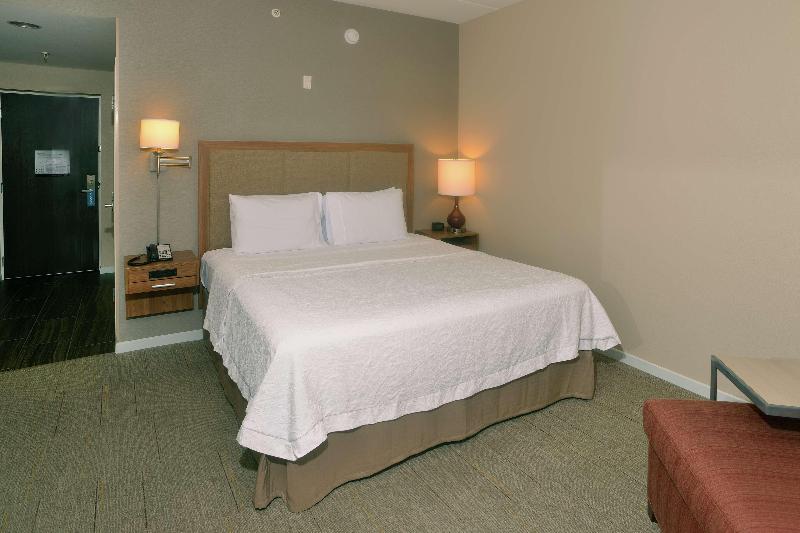 带大床的标准间, Hampton Inn Springfieldsoutheast
