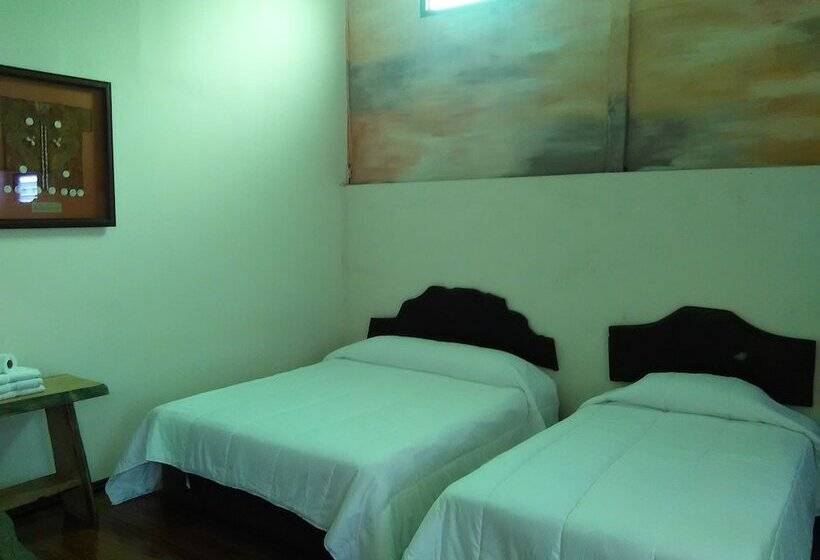 Quarto Estandar, Kuching Waterfront Lodge