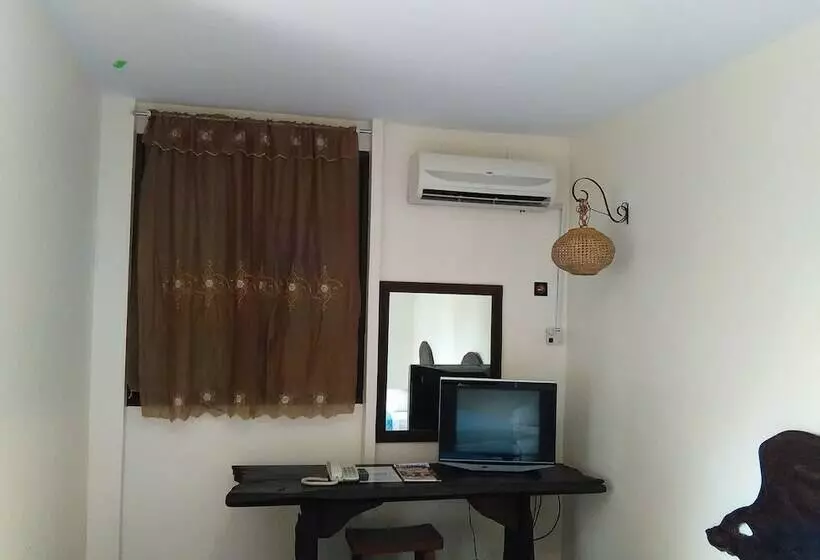 اتاق استاندارد سه نفره, Kuching Waterfront Lodge