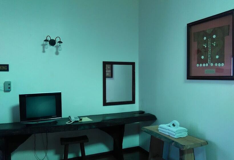 Quarto Triplo Estandar, Kuching Waterfront Lodge